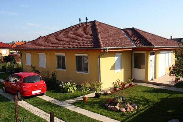Bordová valbová strecha