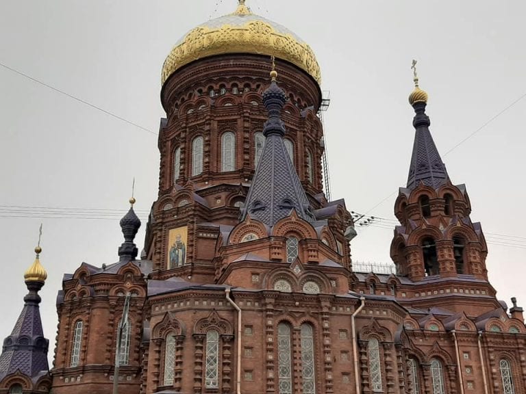 budova-historicka-pamiatka-strecha-veze-vyzdoba